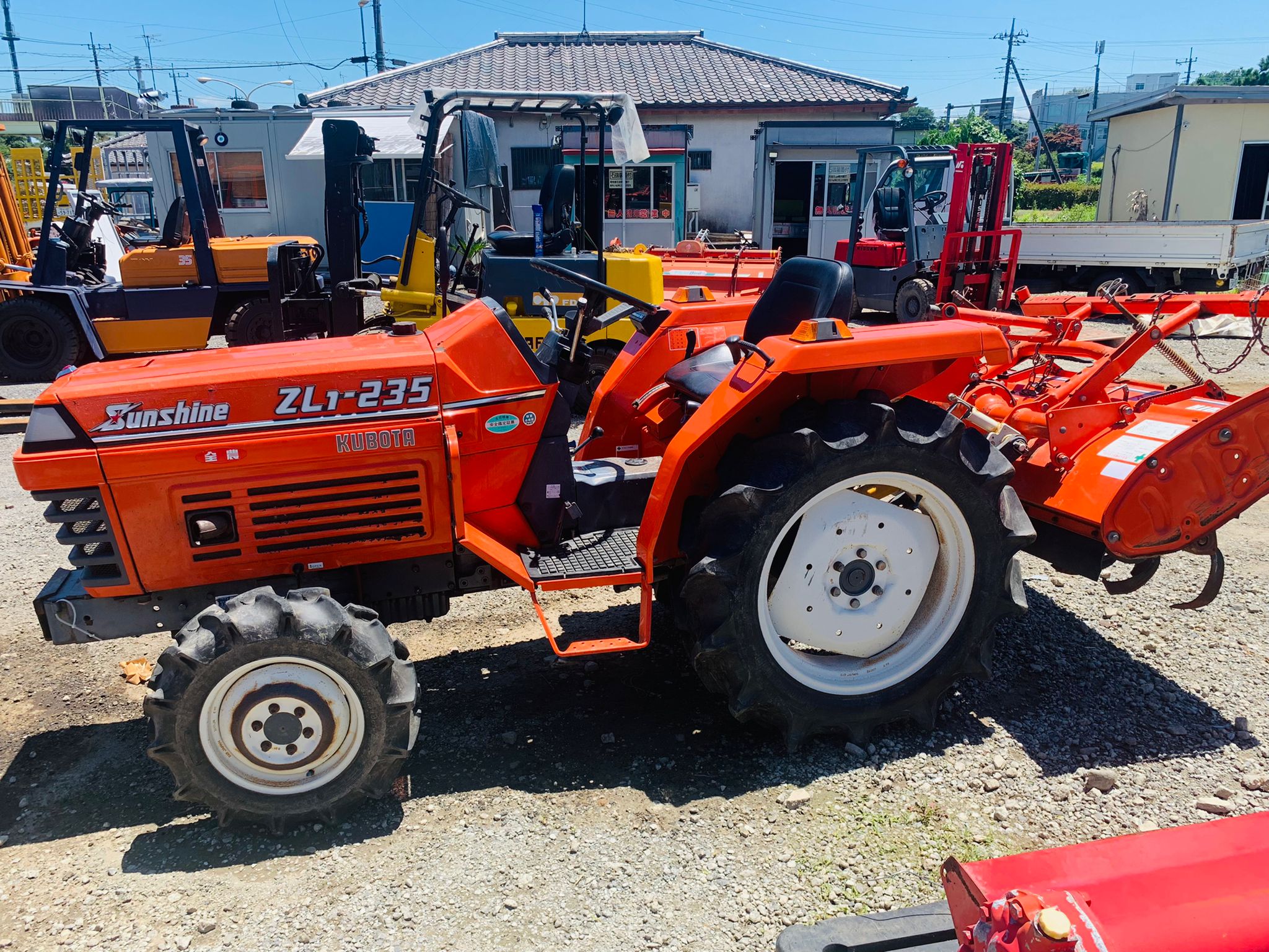 Kubota Tractor ZL1-235